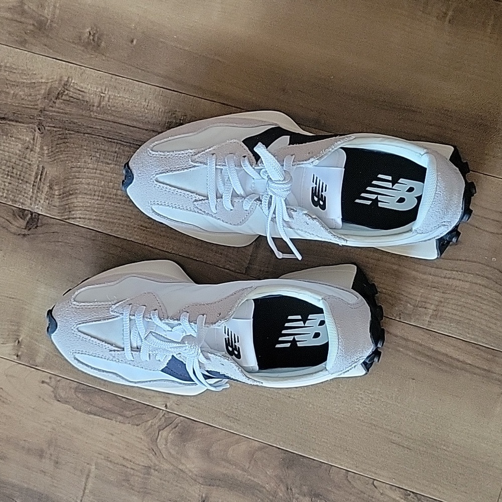 New Balance 327